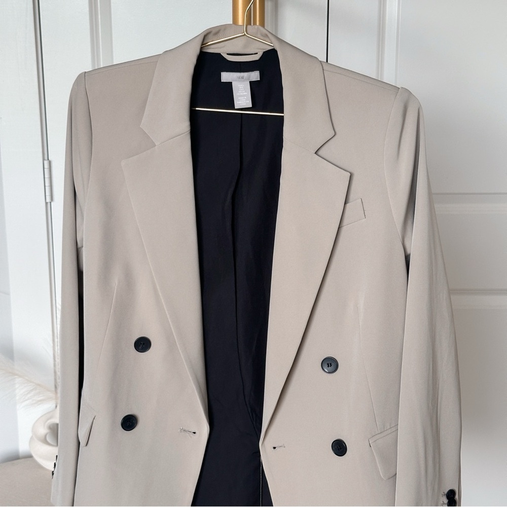 H&M Tan Blazer with Wide Notched Lapels - Picture 6 of 9